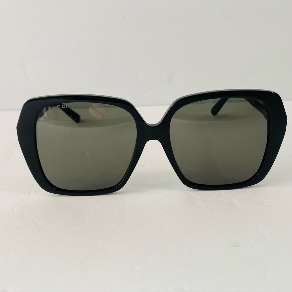 New Gucci Women’s Square Ladies Sunglasses
Item No. GG0533SA 001 56 - Picture 12 of 14